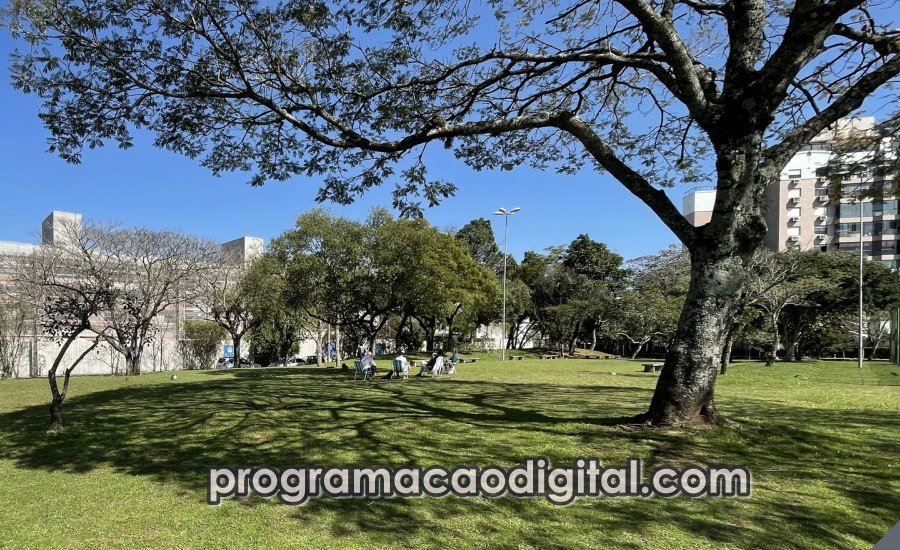 Praça Paris no bairro Três Figueiras em Porto Alegre - Programação Digital