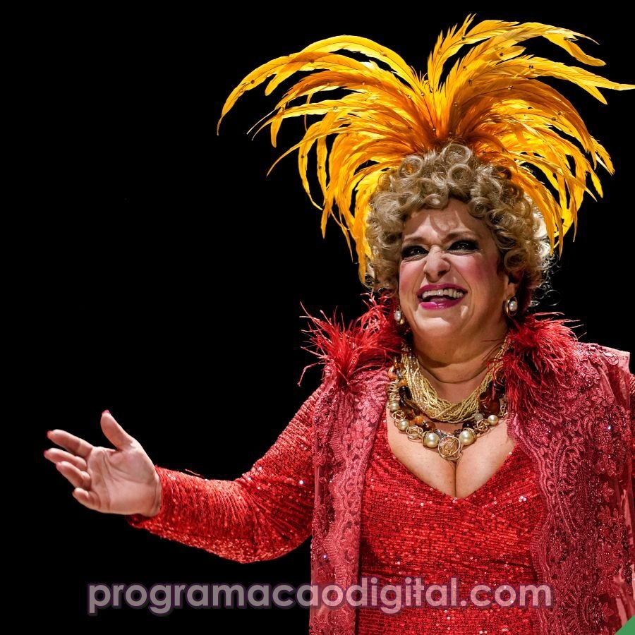 Grace Gianoukas em Nasci pra ser Dercy no Teatro Opus Frei Caneca em São Paulo