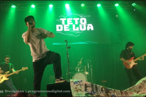 Banda Teto de Lua faz show de lançamento do álbum “Pelas Ruas e Porões” no Caos Bar em Porto Alegre Banda Teto de Lua faz show de lançamento do álbum "Pelas Ruas e Porões" no Caos Bar em Porto Alegre