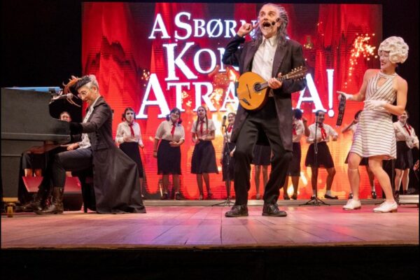 Espetáculo 'A Sbørnia Kontr’Atracka' com Hique Gomez e Simone Rasslan - programacaodigital.com