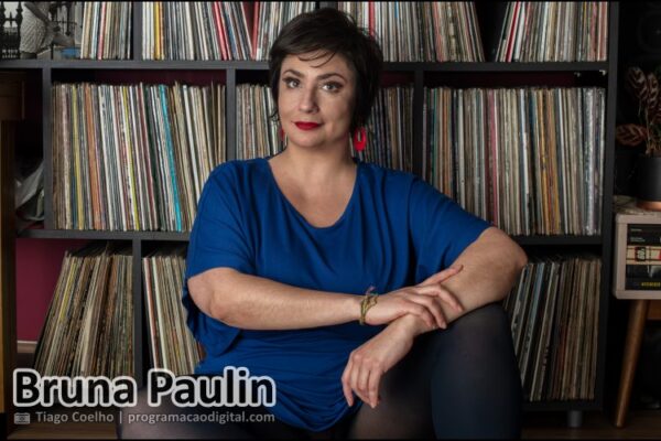 Bruna Paulin apresenta Sarau Meus Discos e Nada Mais no Espaço 373 em Porto Alegre - programacaodigital.com