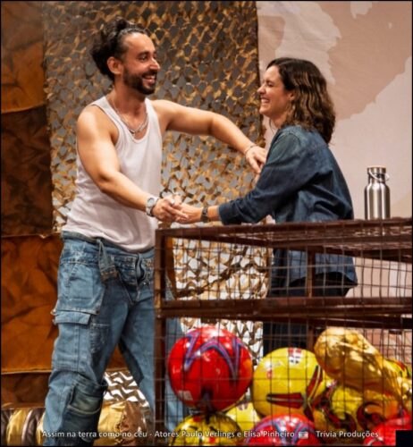 Atores Paulo Verlings e Elisa Pinheiro no espetáculo 'Assim na terra como no céu' - programacaodigital.com