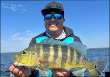 Pesca esportiva no balneário turístico Porto Camargo em Icaraíma / PR