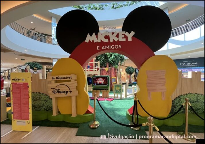 Atração infantil "Mickey e Amigos" na Praça Rosa dos Ventos no BarraShoppingSul em Porto Alegre